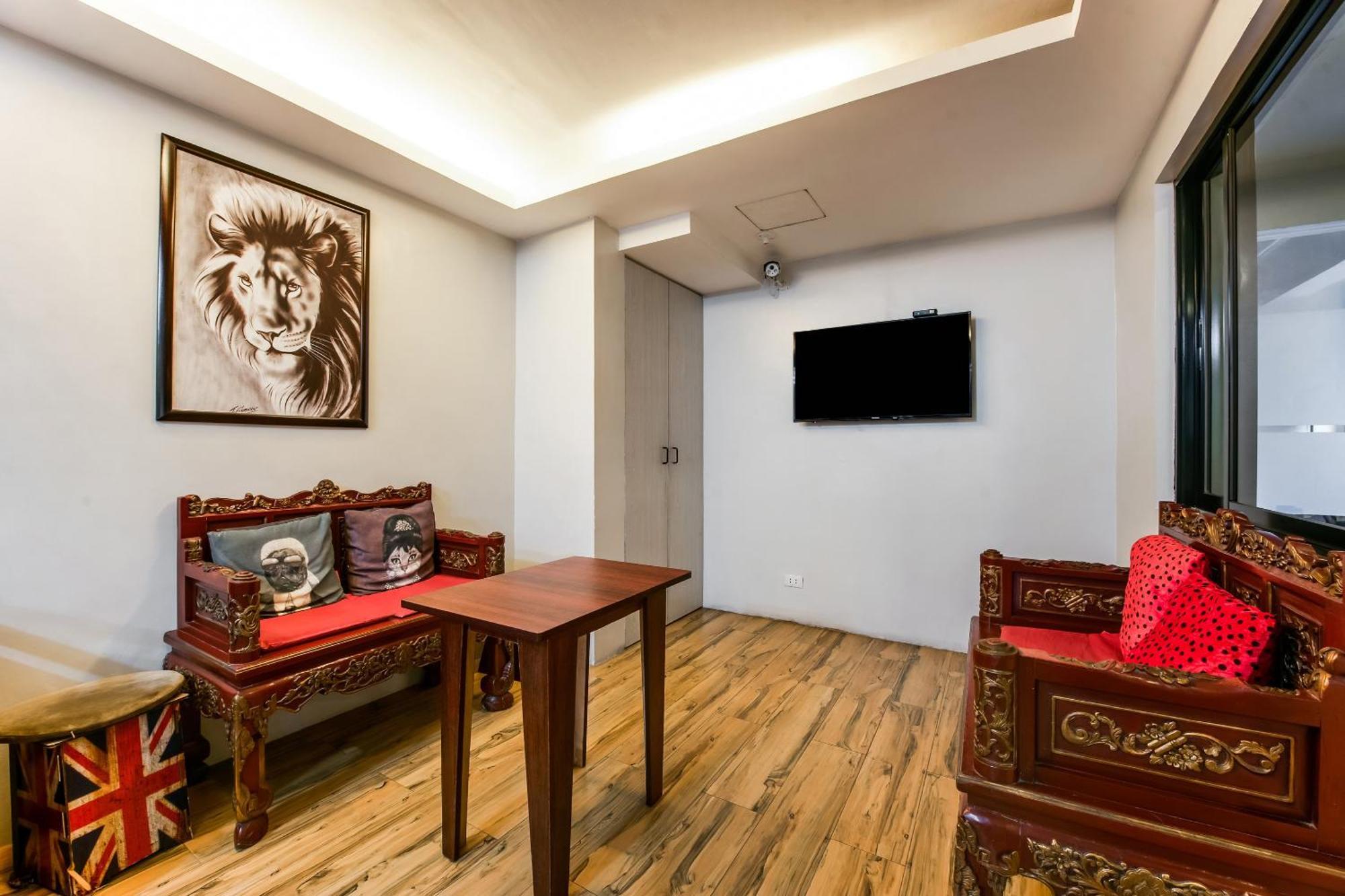 Oyo 136 Regal Residences Кесон-Сити Экстерьер фото